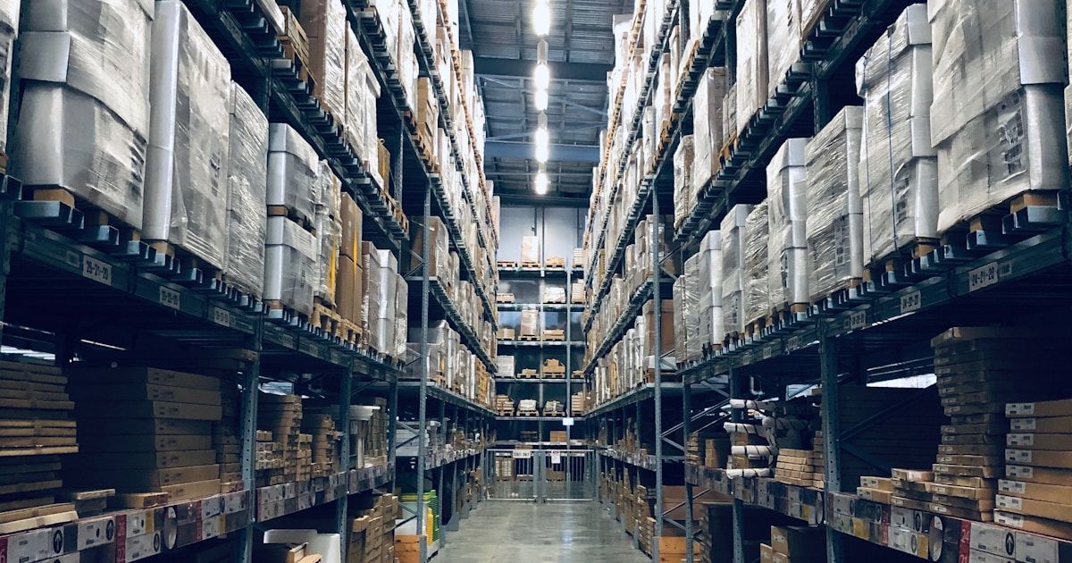 Resumen de Giggle Trade sobre sourcing B2B, QC, grading y logistica global de iPhone usados
