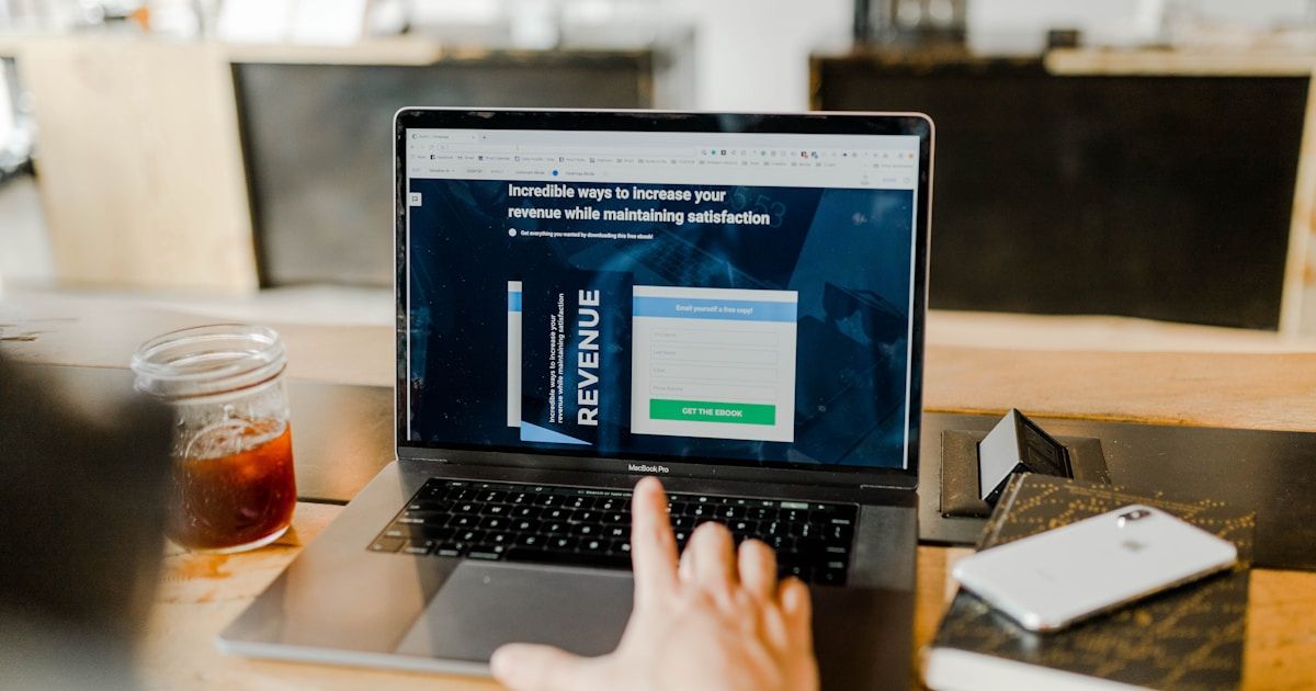 Small-B B2B buyer strategy in used phone trade